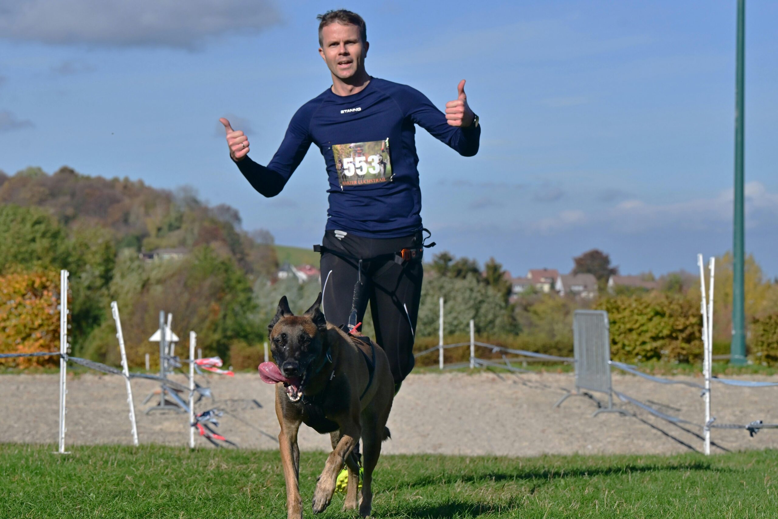 Canicross: o esporte que une corrida e cachorro — e tem um campeão mundial brasileiro